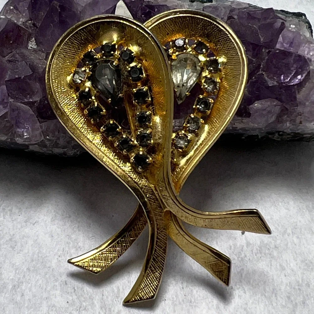 Vintage Gold Tone Heart Rhinestone Brooch Pin Dangle Rhinestones Statement